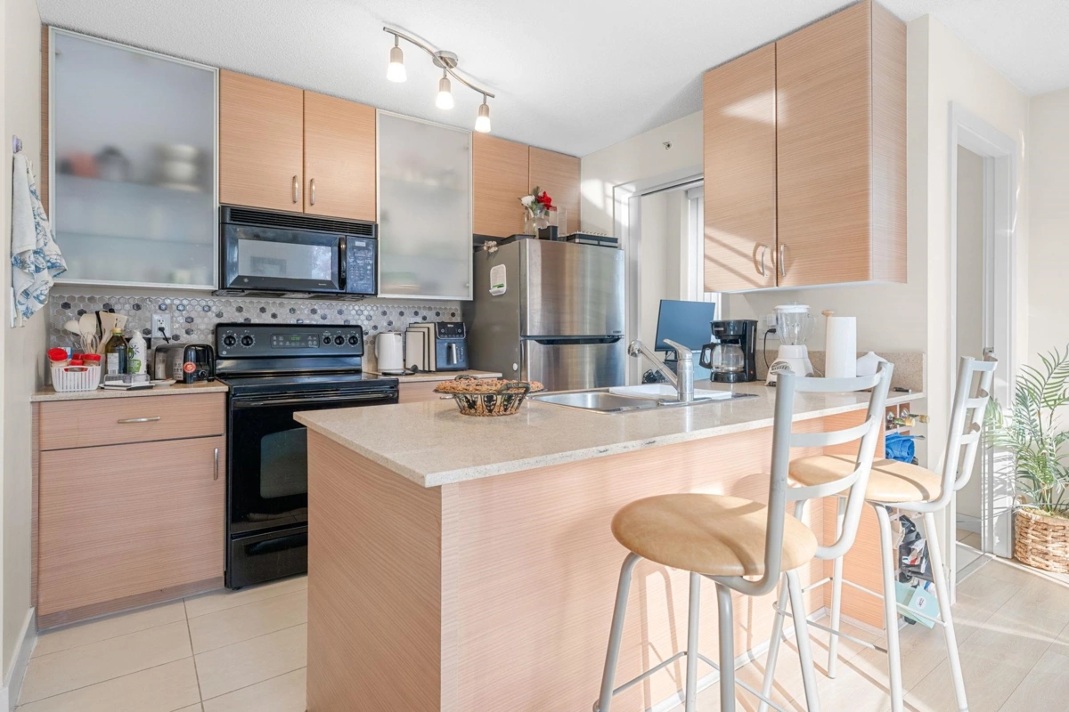 Bedroom 3 Photo of 502 909 Mainland Street, Vancouver, BC