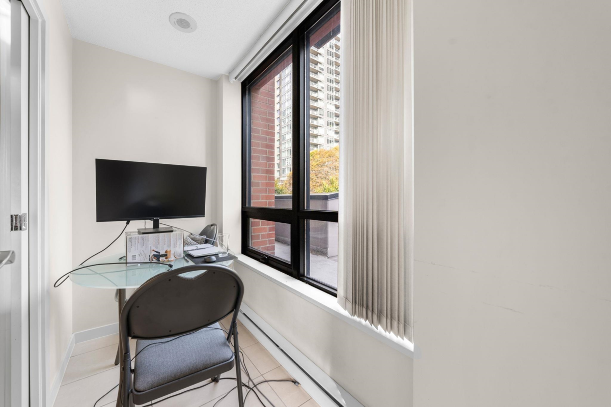 Entry Foyer Photo of 502 909 Mainland Street, Vancouver, BC