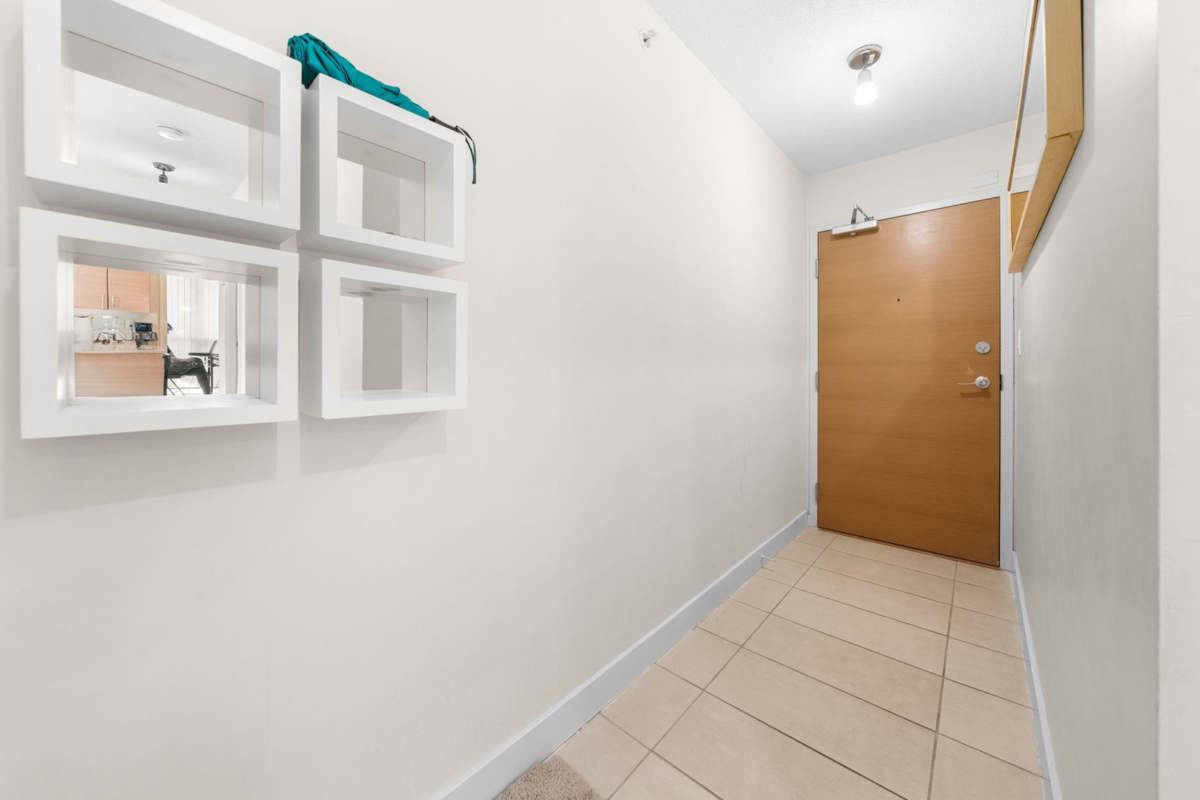 Hallway Photo of 502 909 Mainland Street, Vancouver, BC