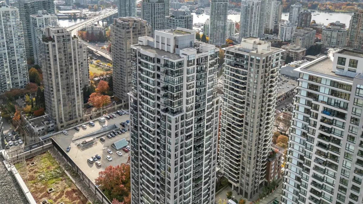 Hot Tub / Spa Photo of 502 909 Mainland Street, Vancouver, BC