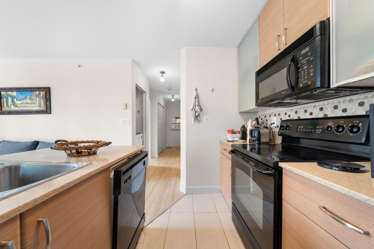 Kitchen Island Photo of 502 909 Mainland Street, Vancouver, BC