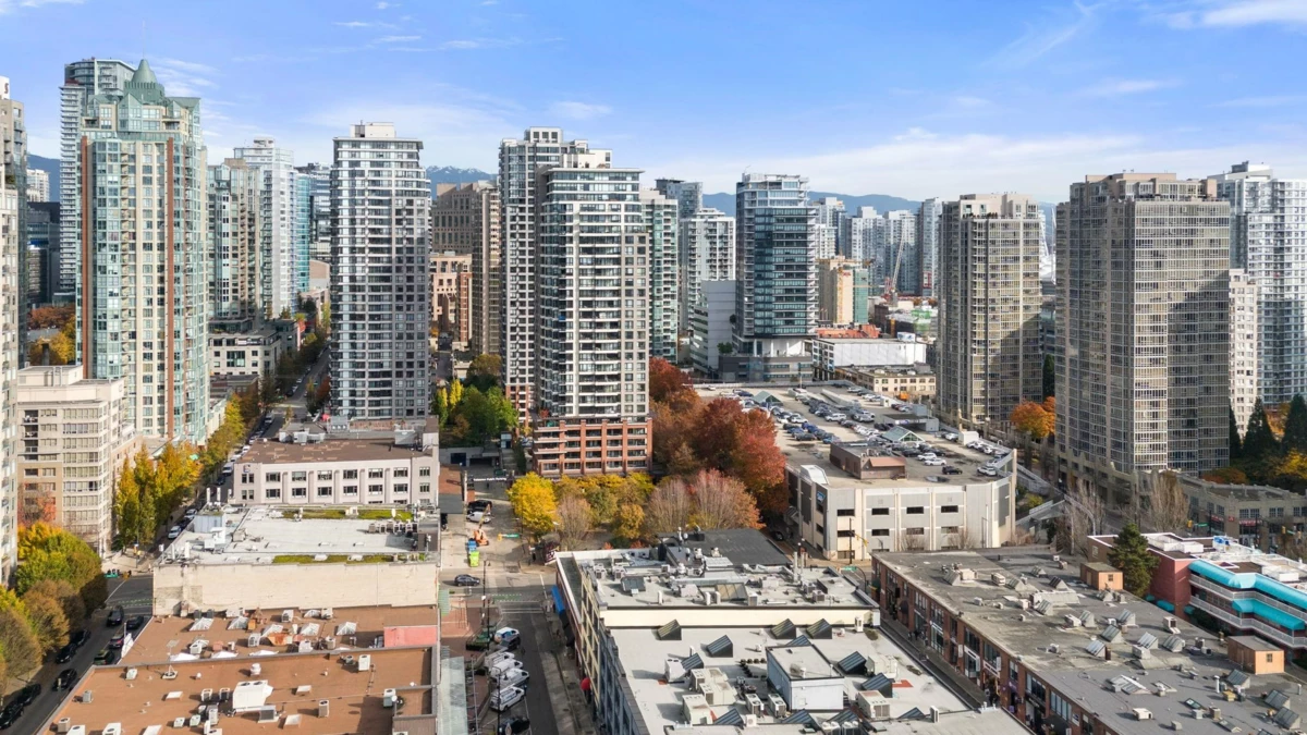 Outdoor Kitchen Photo of 502 909 Mainland Street, Vancouver, BC