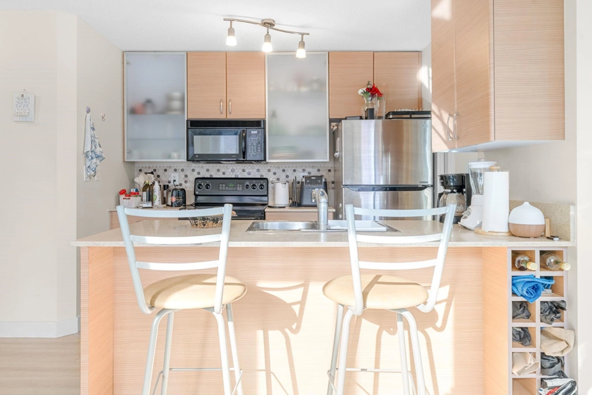 Walk-In Closet Photo of 502 909 Mainland Street, Vancouver, BC