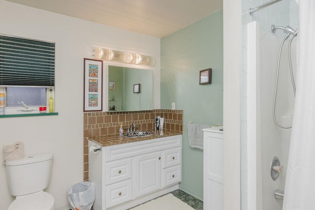 Basement Recreation Room Photo of 740 Hillcrest Road, Gibsons, BC