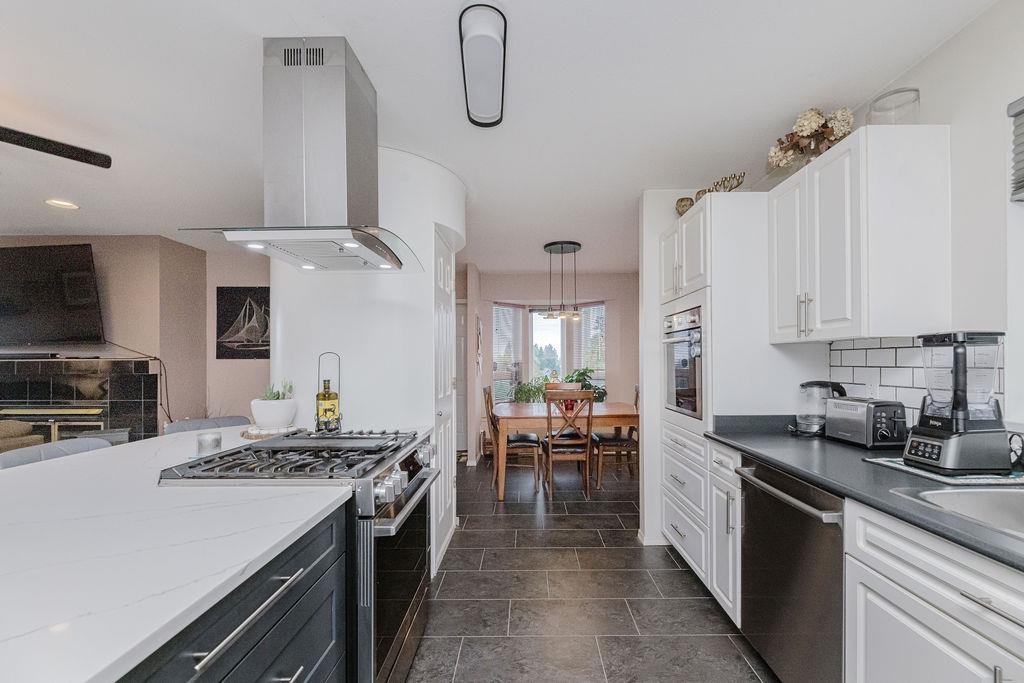 Pantry Photo of 740 Hillcrest Road, Gibsons, BC