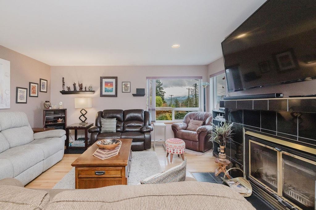 Primary Bedroom Photo of 740 Hillcrest Road, Gibsons, BC