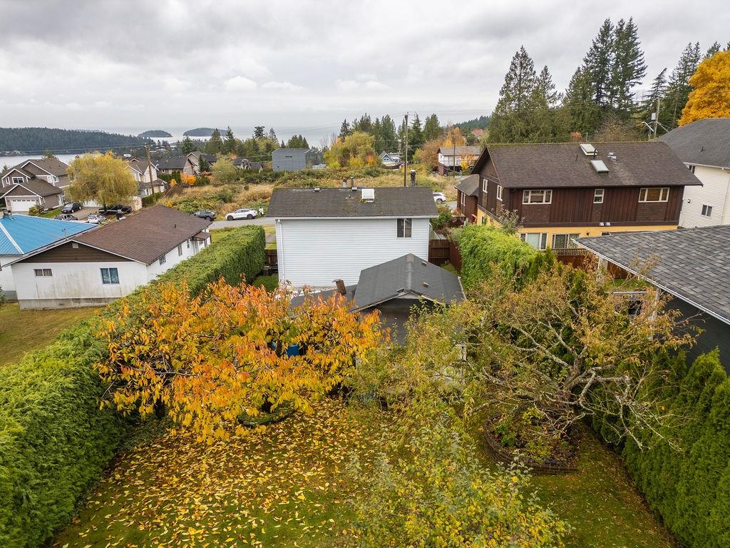 Staircase Photo of 740 Hillcrest Road, Gibsons, BC