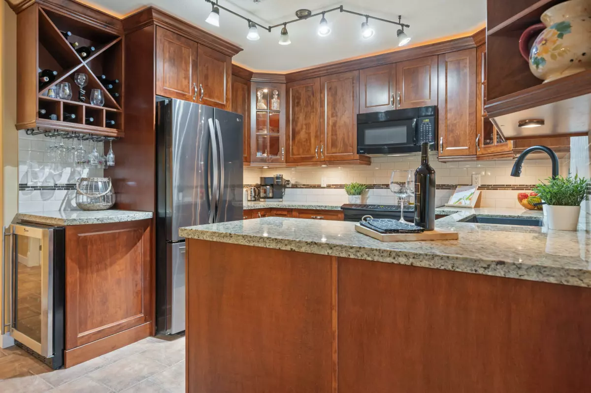 Breakfast Nook Photo of 307 15941 Marine Drive, White Rock, BC