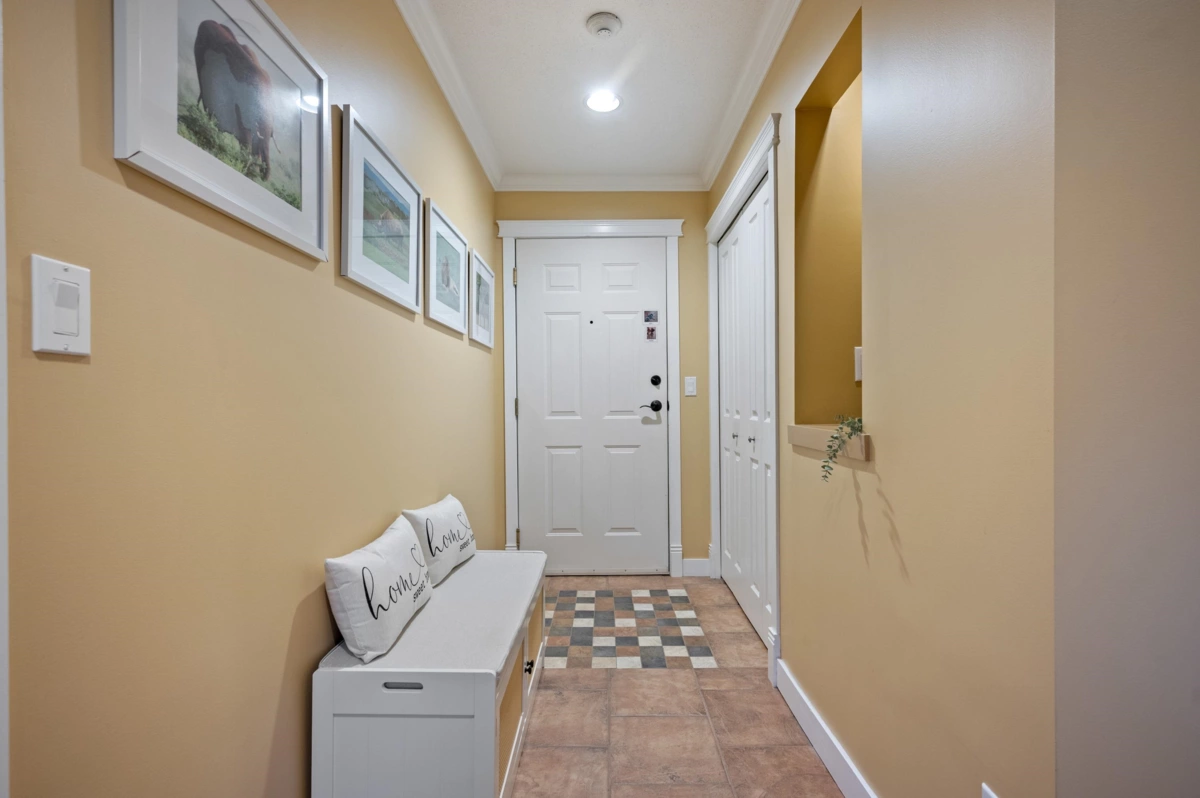 Dining Area Photo of 307 15941 Marine Drive, White Rock, BC