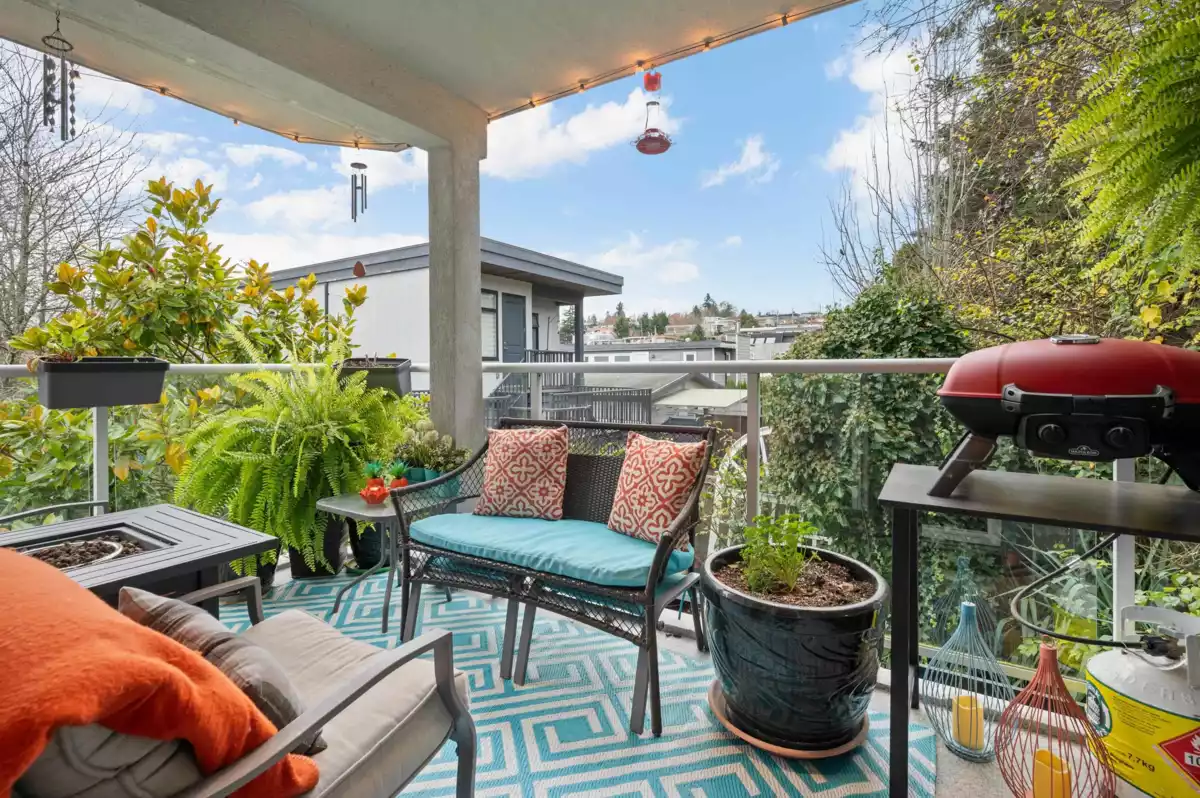 Garden / Landscaping Photo of 307 15941 Marine Drive, White Rock, BC