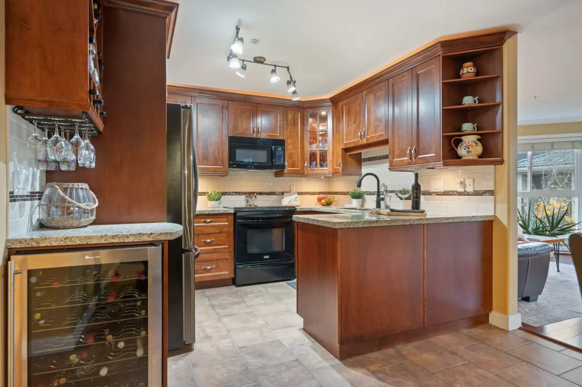 Pantry Photo of 307 15941 Marine Drive, White Rock, BC