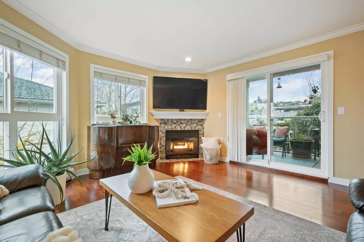 Powder Room Photo of 307 15941 Marine Drive, White Rock, BC