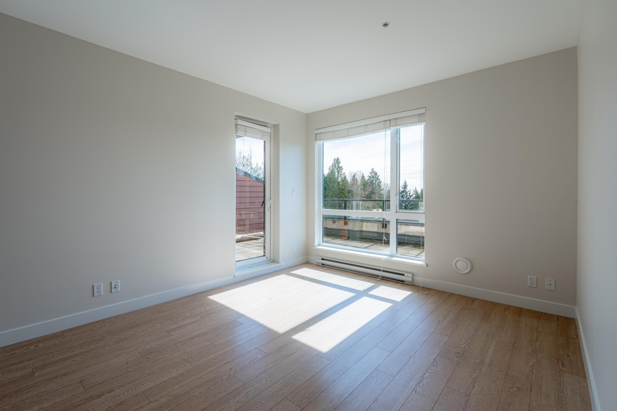 Breakfast Nook Photo of 208 875 Gibsons Way, Gibsons, BC