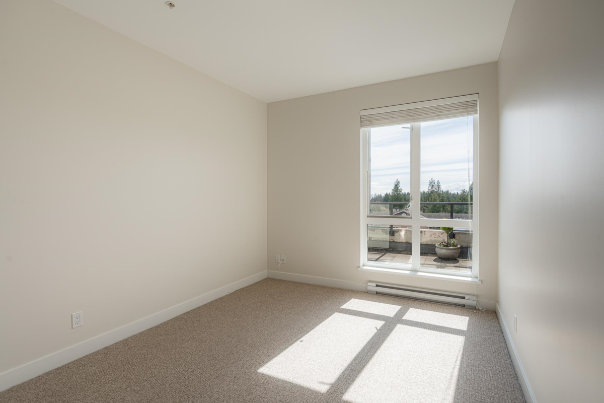 Laundry Room Photo of 208 875 Gibsons Way, Gibsons, BC