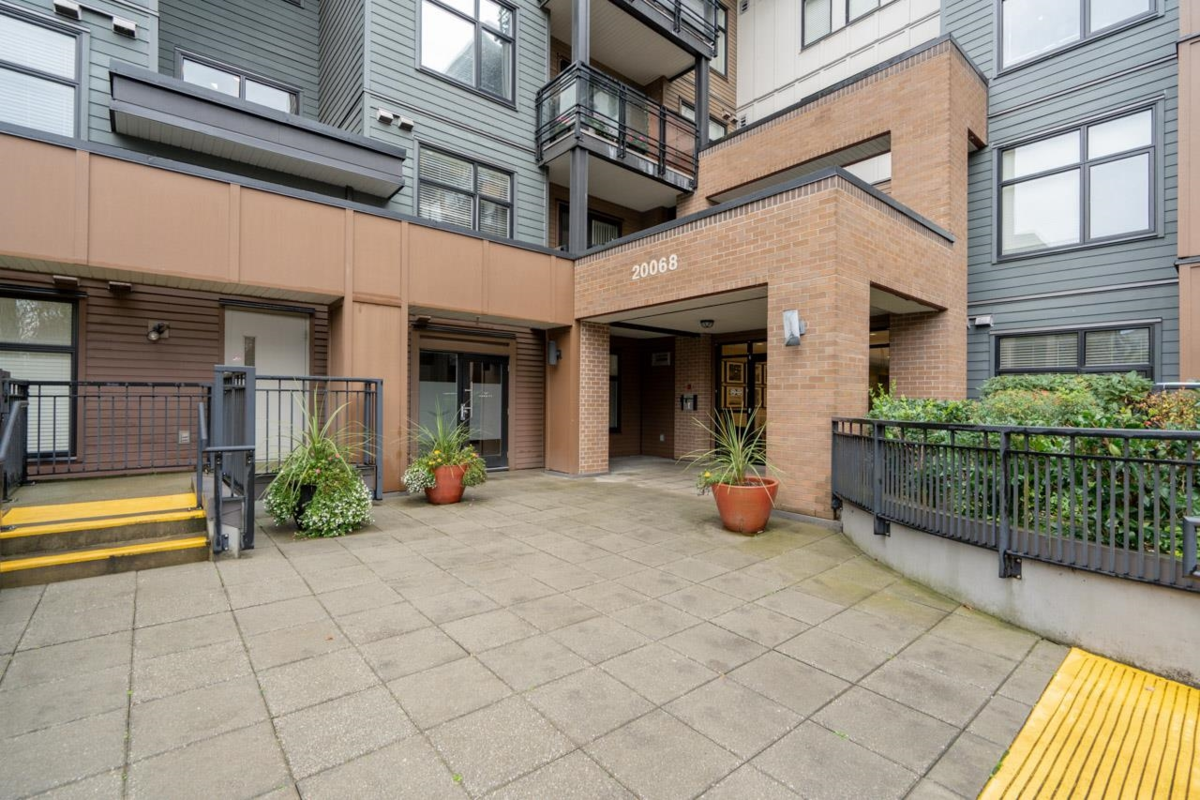 Dining Area Photo of 114 20068 Fraser Highway, Langley, BC
