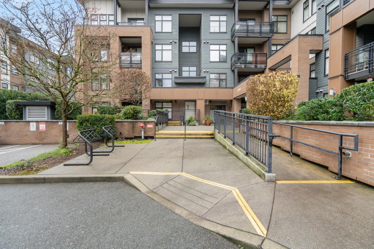 Family Room Photo of 114 20068 Fraser Highway, Langley, BC