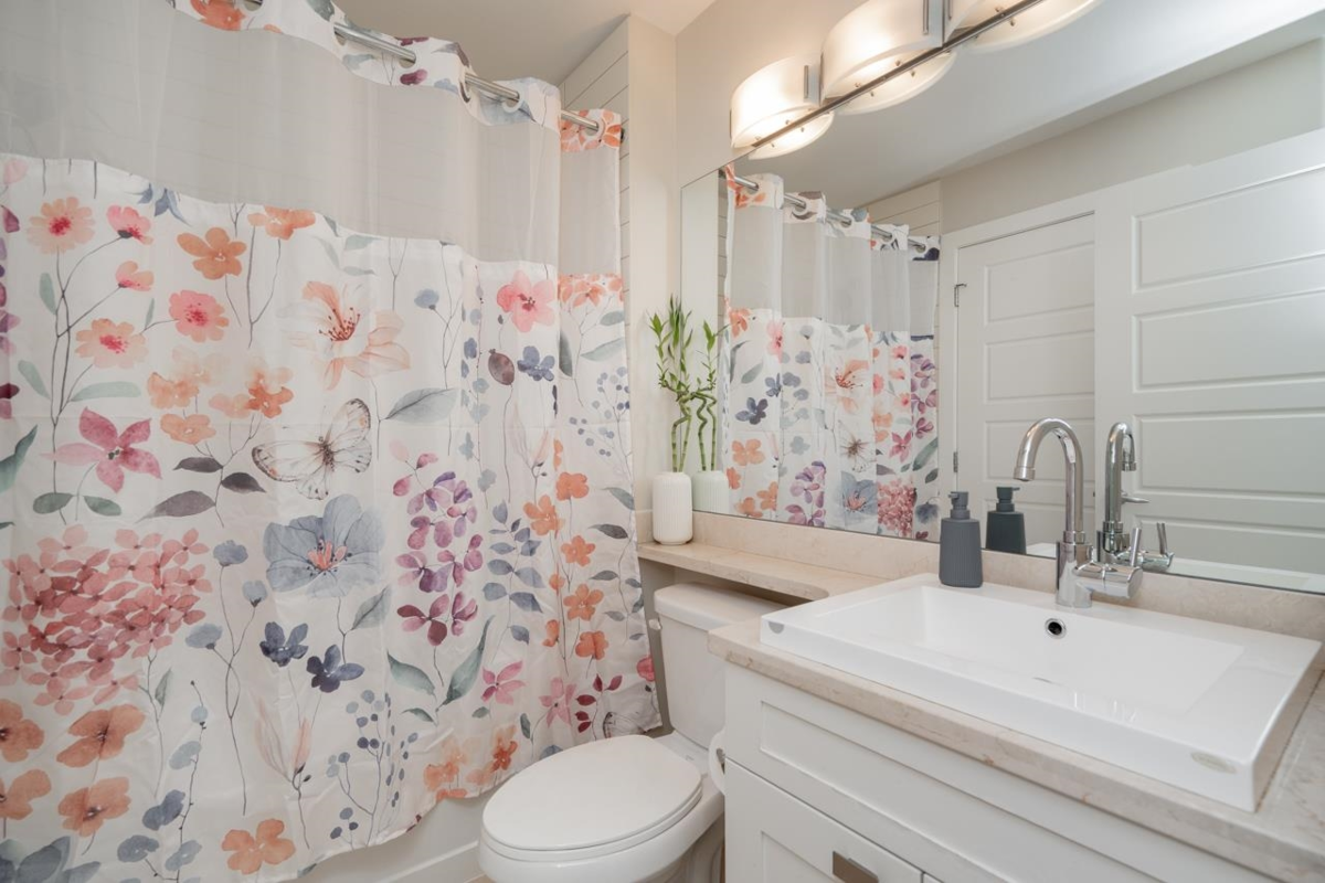 Hallway Photo of 114 20068 Fraser Highway, Langley, BC