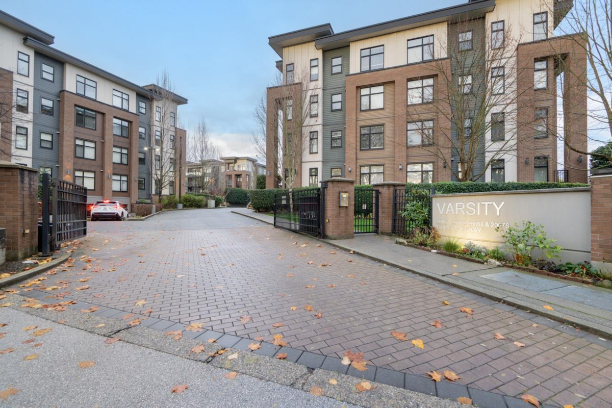 Living Room Photo of 114 20068 Fraser Highway, Langley, BC