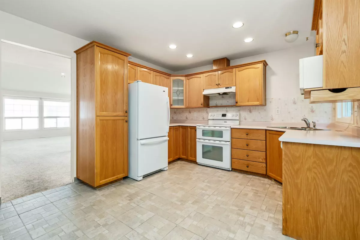 Breakfast Nook Photo of 37 45175 Wells Road, Chilliwack, BC
