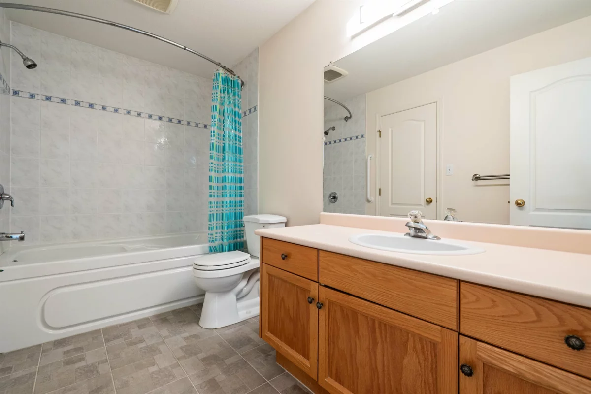 Entry Foyer Photo of 37 45175 Wells Road, Chilliwack, BC