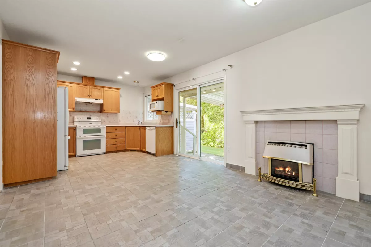 Kitchen Island Photo of 37 45175 Wells Road, Chilliwack, BC