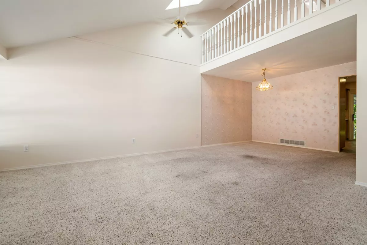 Living Room Photo of 37 45175 Wells Road, Chilliwack, BC