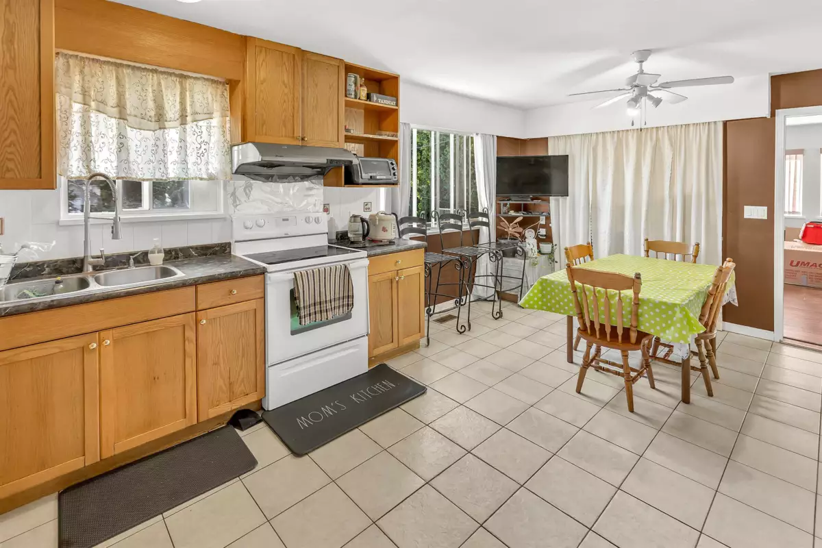 Kitchen Photo of 1609 Kent Avenue, Port Coquitlam, BC