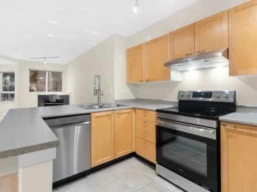 207 7383 Griffiths Drive, Burnaby, BC, Highgate — 1 bed apartment/condo for sale