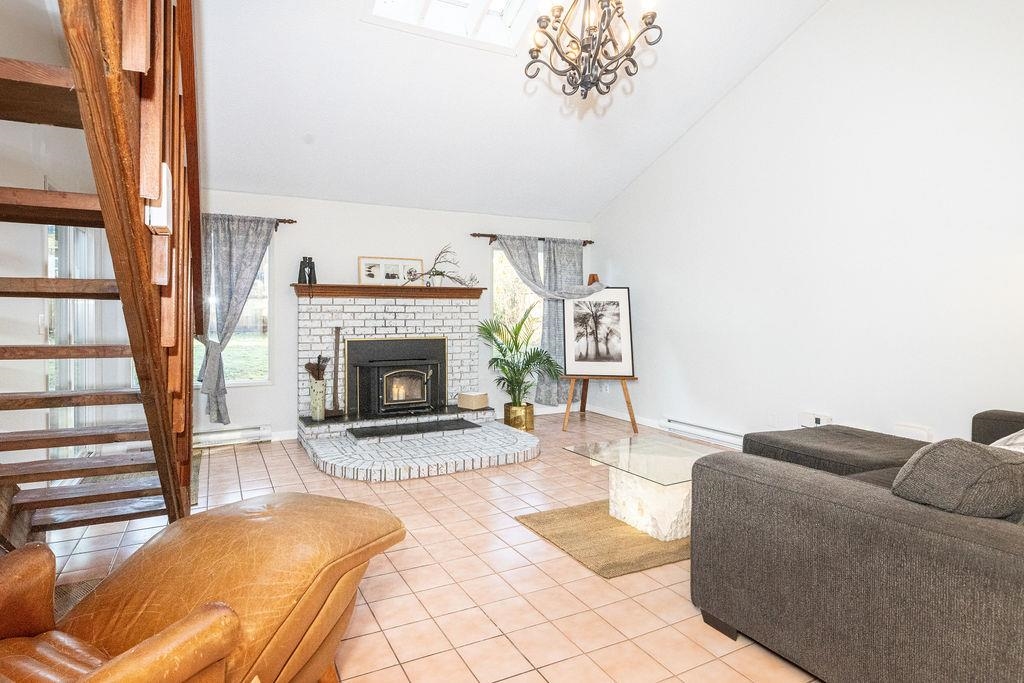 Basement Recreation Room Photo of 5613 Trail Avenue, Sechelt, BC