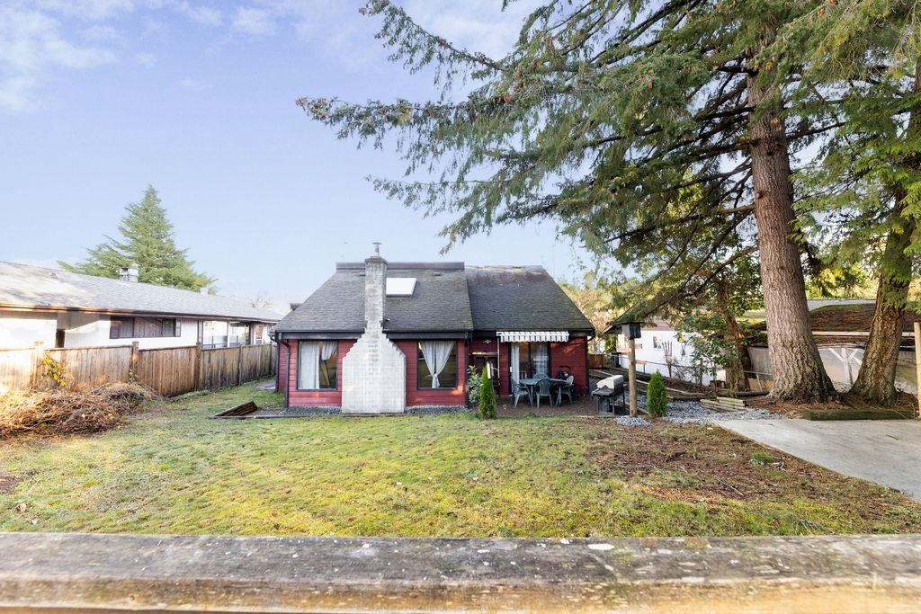 Dining Area Photo of 5613 Trail Avenue, Sechelt, BC