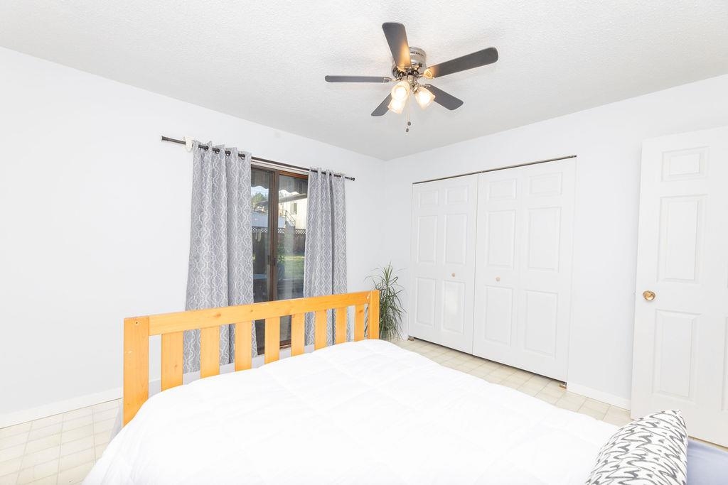 Entry Foyer Photo of 5613 Trail Avenue, Sechelt, BC