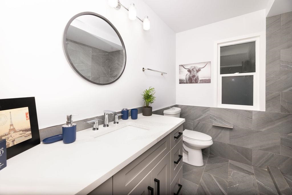 Garden / Landscaping Photo of 5613 Trail Avenue, Sechelt, BC