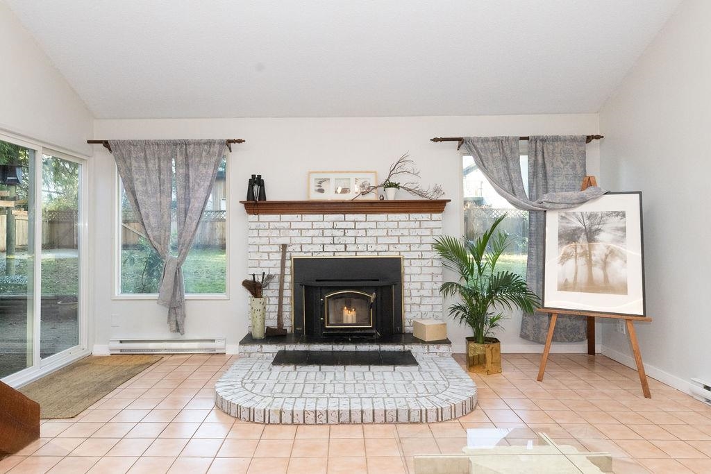 Office / Den Photo of 5613 Trail Avenue, Sechelt, BC