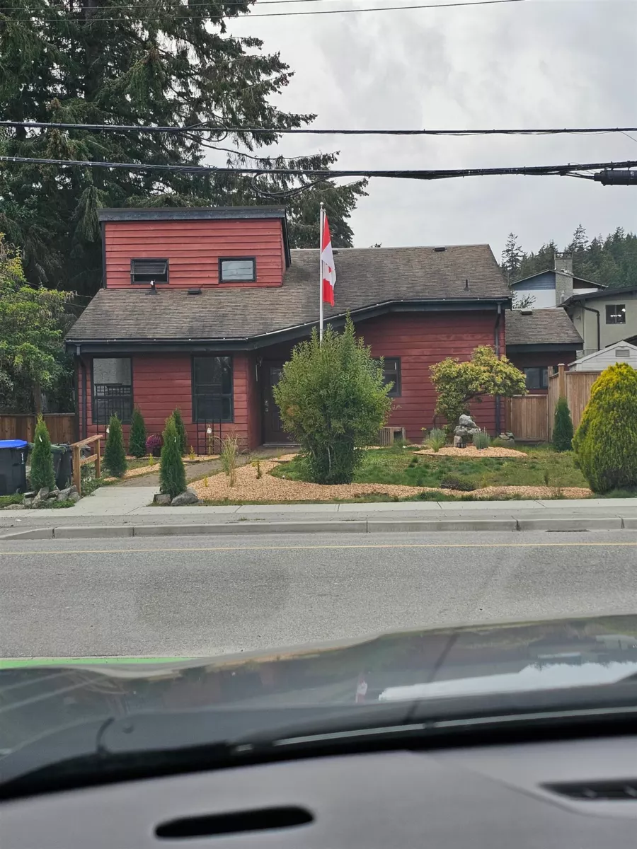 Outdoor Kitchen Photo of 5613 Trail Avenue, Sechelt, BC