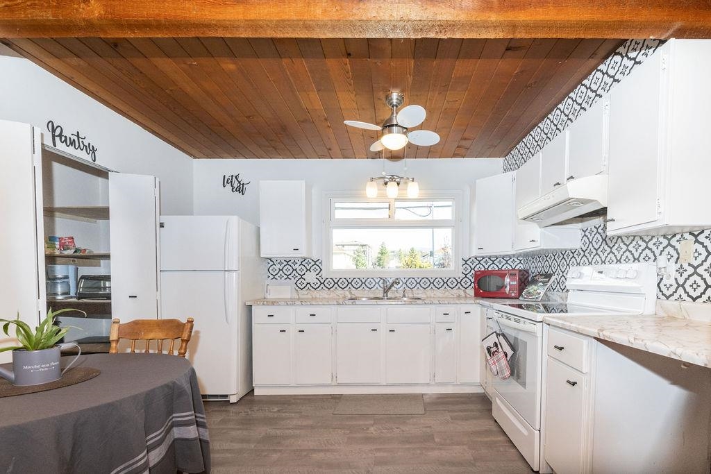 Walk-In Closet Photo of 5613 Trail Avenue, Sechelt, BC