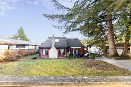 5613 Trail Avenue, Sechelt, BC, Sechelt — Single Family Residence for sale