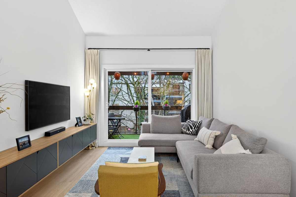 Primary Bathroom Photo of 314 1429 E 4th Avenue, Vancouver, BC