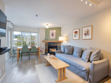 330 4350 Lorimer Road, Whistler, BC, Whistler Creek — 1 bed apartment/condo for sale