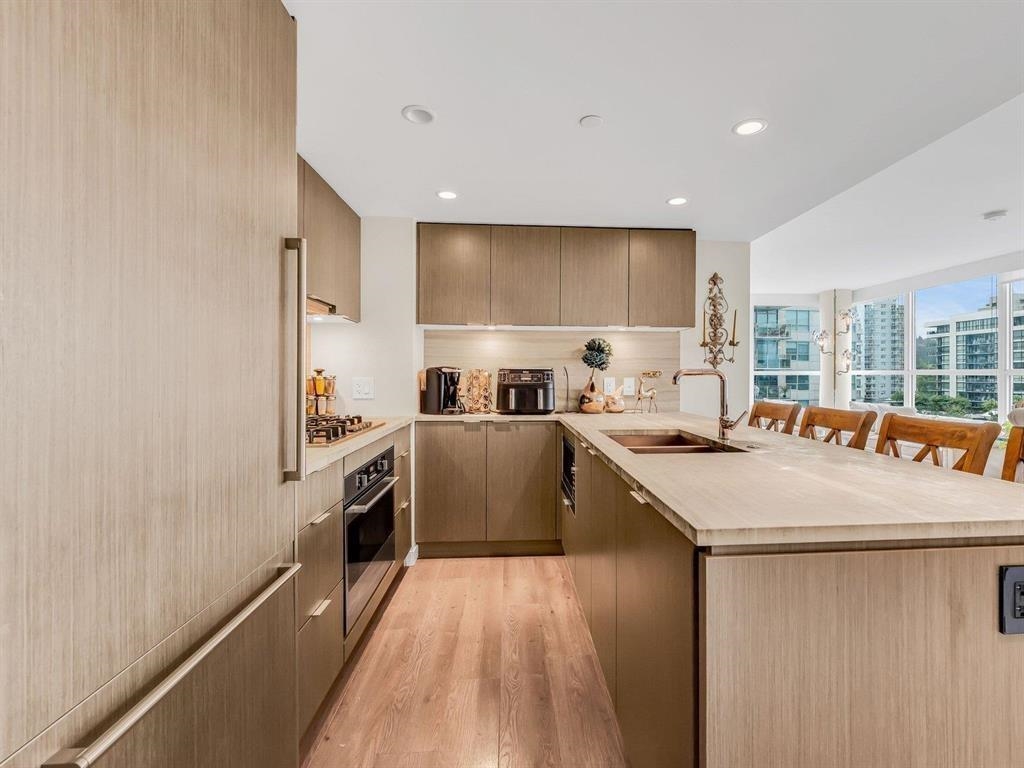 Breakfast Nook Photo of 602 112 E 13th Street, North Vancouver, BC