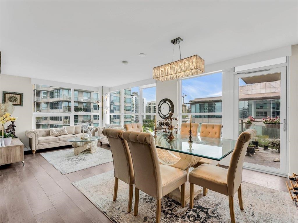 Kitchen Photo of 602 112 E 13th Street, North Vancouver, BC