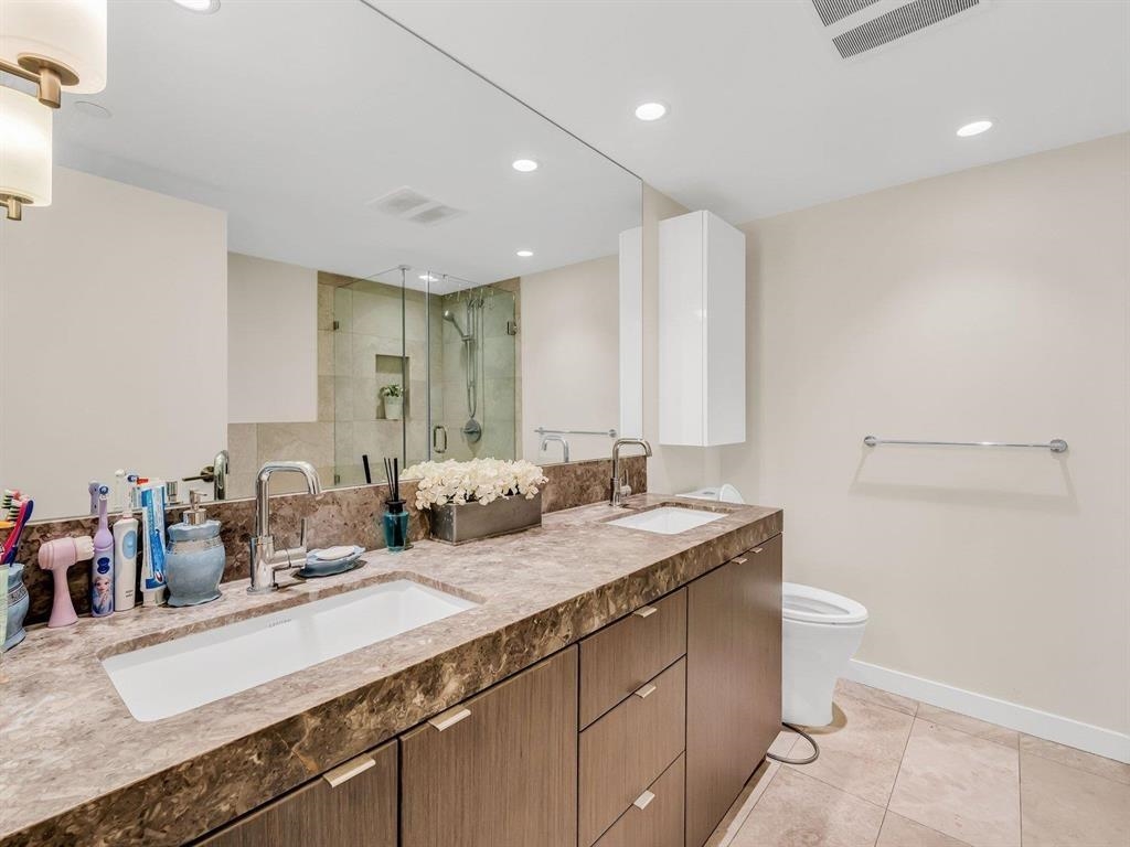 Primary Bedroom Photo of 602 112 E 13th Street, North Vancouver, BC