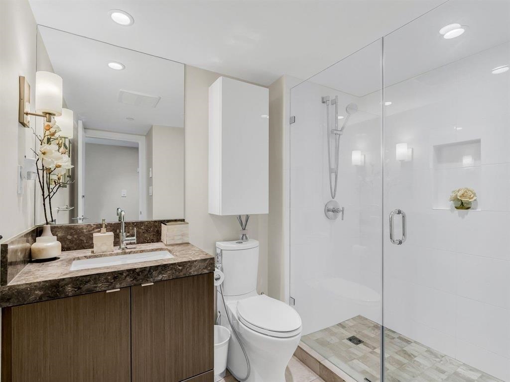 Walk-In Closet Photo of 602 112 E 13th Street, North Vancouver, BC