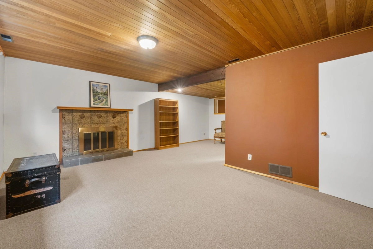 Basement Recreation Room Photo of 2086 Tompkins Crescent, North Vancouver, BC