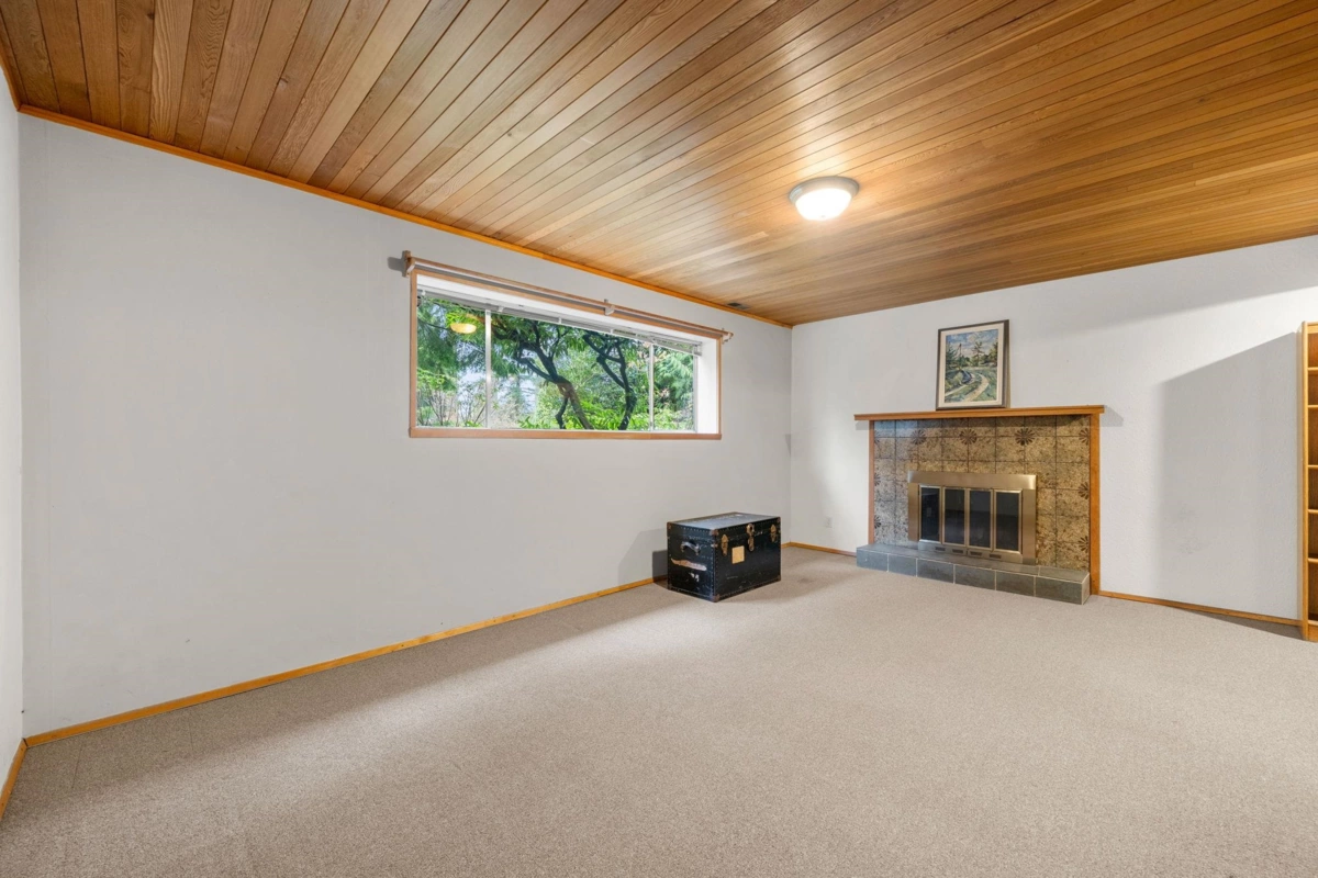 Loft / Bonus Room Photo of 2086 Tompkins Crescent, North Vancouver, BC