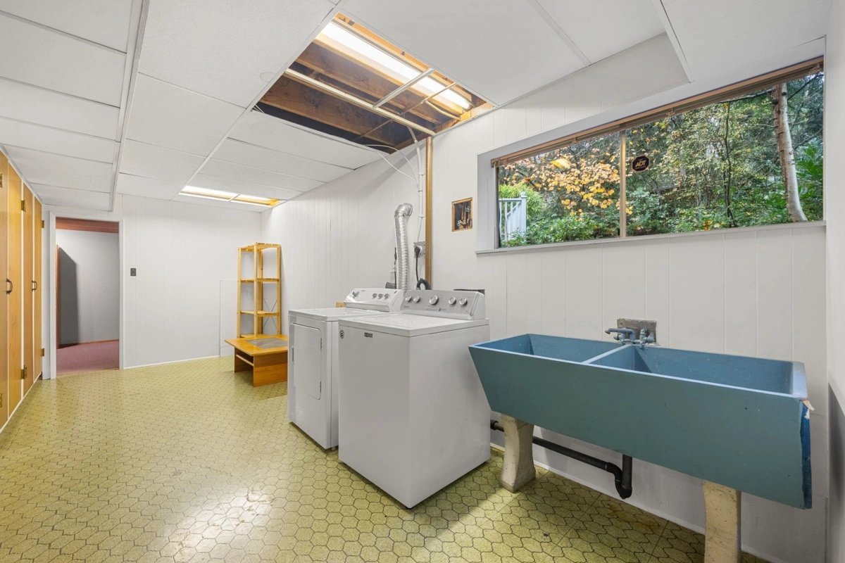 Mudroom Photo of 2086 Tompkins Crescent, North Vancouver, BC