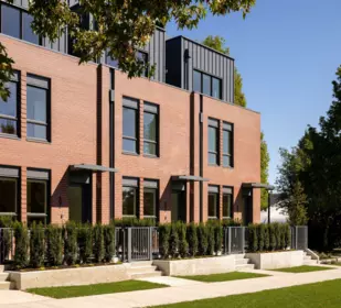 807 W 38th Avenue, Vancouver, BC, Cambie — 3 bed townhouse for sale