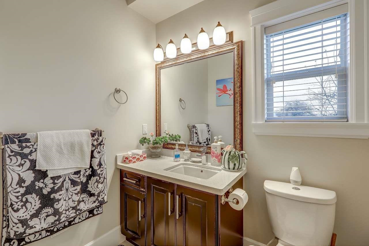 Basement Recreation Room Photo of 8415 184 Street, Surrey, BC