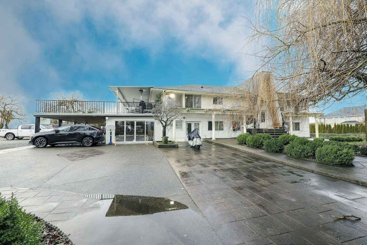 Dining Area Photo of 8415 184 Street, Surrey, BC