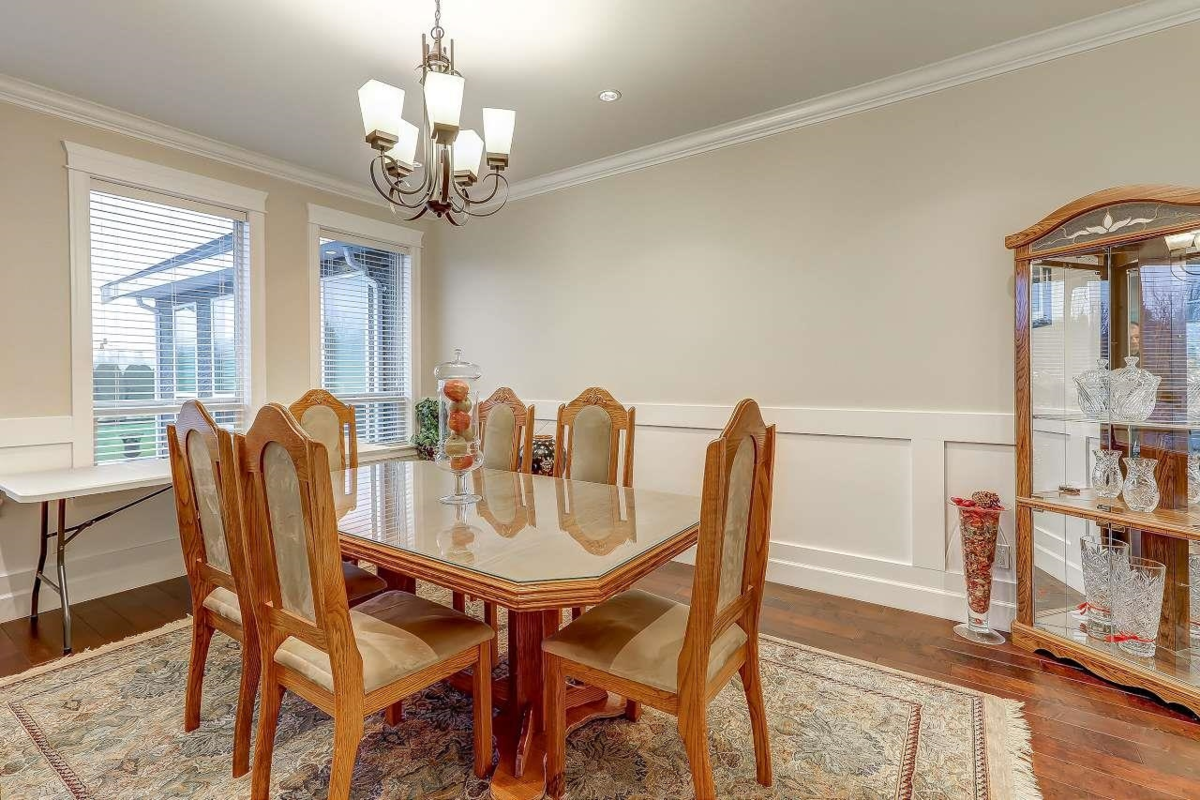 Kitchen Island Photo of 8415 184 Street, Surrey, BC