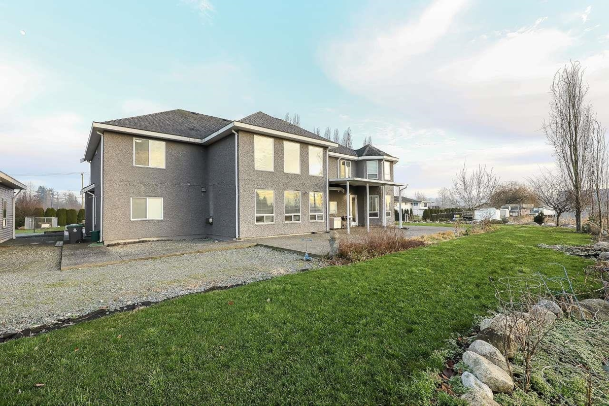 Kitchen Photo of 8415 184 Street, Surrey, BC
